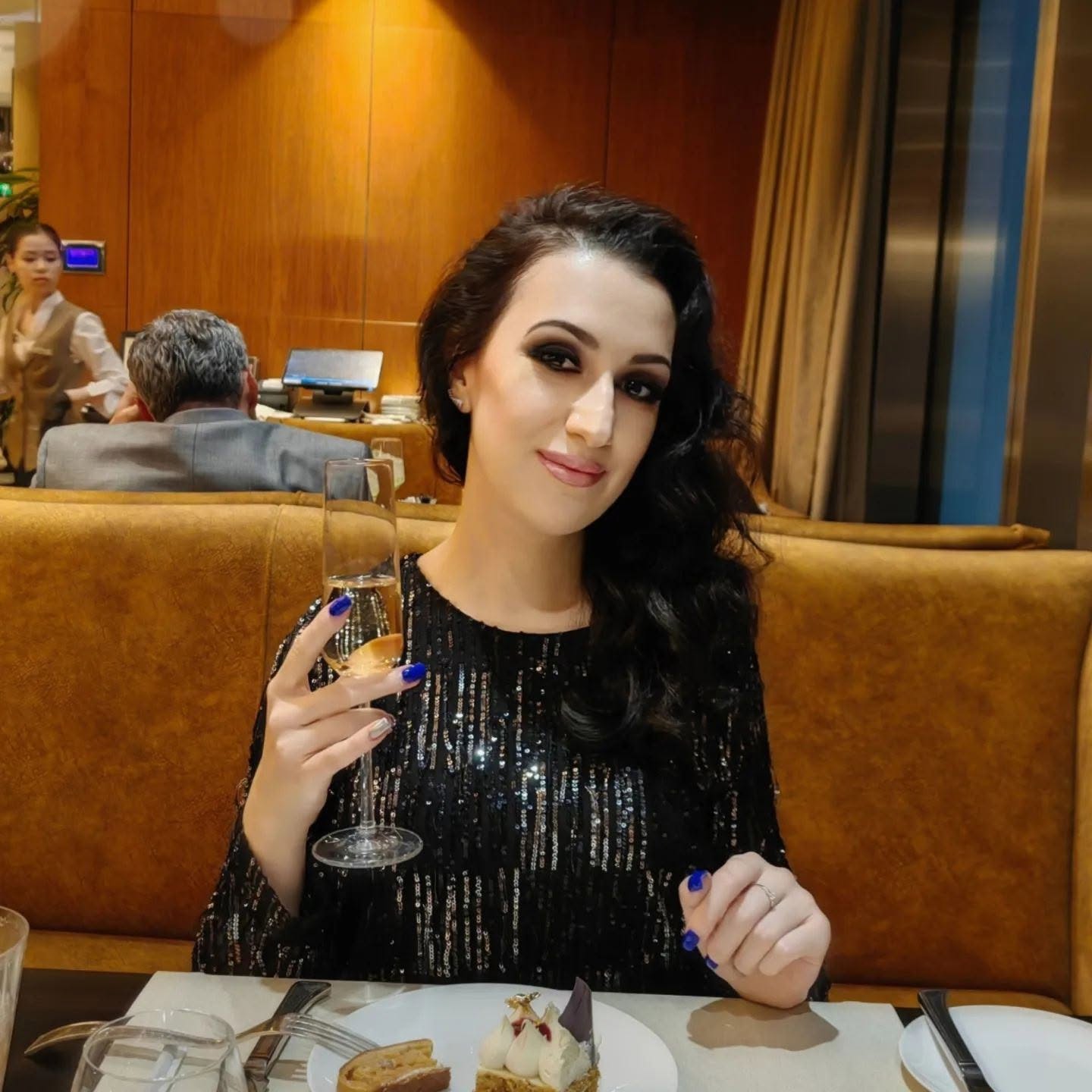 Элина в ресторане