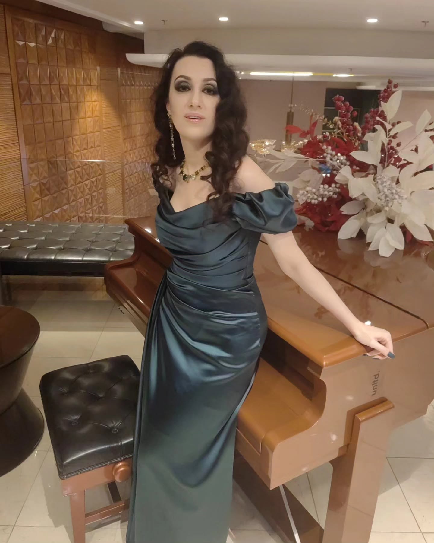 Элина в вечернем платье
